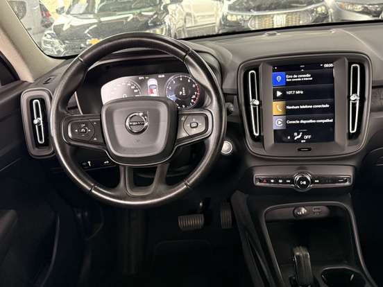 VOLVO-XC40-2018