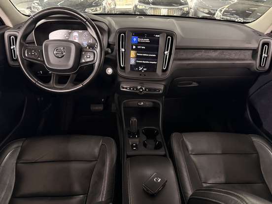 VOLVO-XC40-2018