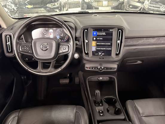 VOLVO-XC40-2018