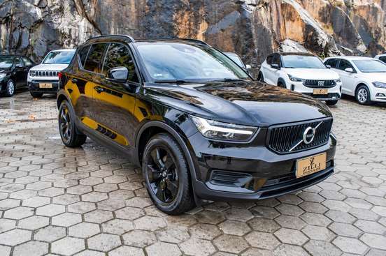 VOLVO-XC40-2019