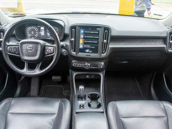 VOLVO-XC40-2.0 T4 GASOLINA GEARTRONIC VOLVO-XC40-2019
