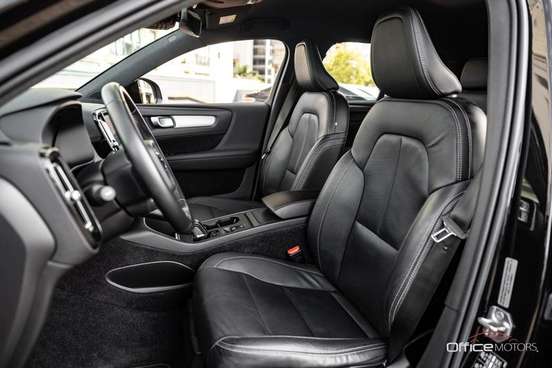 VOLVO-XC40-2019