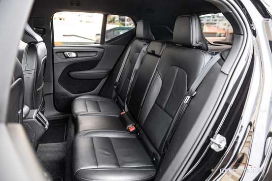 VOLVO-XC40-2019