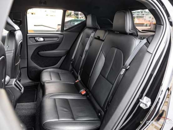 VOLVO-XC40-2.0 T5 GASOLINA MOMENTUM AWD GEARTRONIC VOLVO-XC40-2019