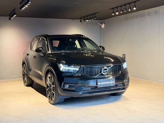 VOLVO-XC40-2019