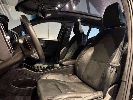 VOLVO-XC40-2019