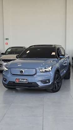 VOLVO-XC40-2021