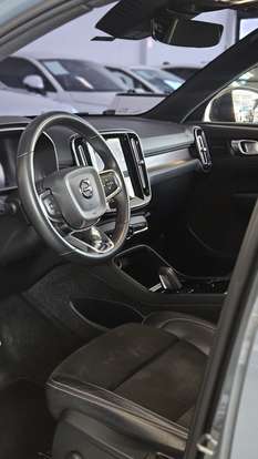 VOLVO-XC40-2021