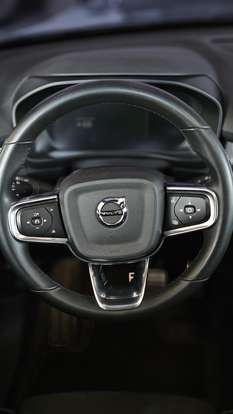 VOLVO-XC40-2021