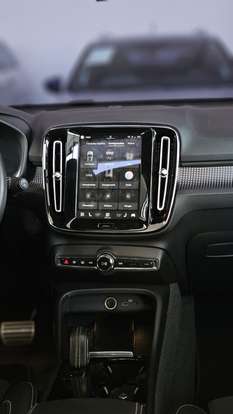 VOLVO-XC40-2021