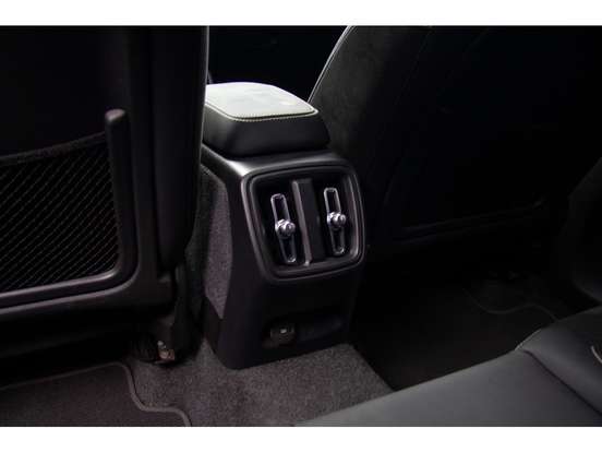 VOLVO-XC40-2023