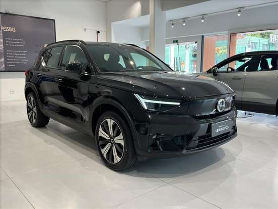 VOLVO-XC40-2022