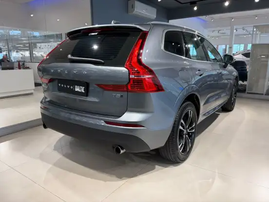 VOLVO-XC60-2018