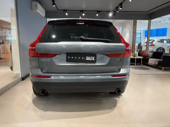 VOLVO-XC60-2018