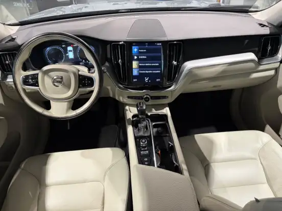 VOLVO-XC60-2.0 T5 GASOLINA MOMENTUM AWD GEARTRONIC VOLVO-XC60-2018