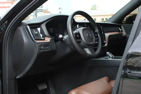 VOLVO-XC60-2021
