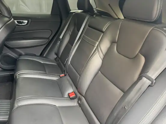 VOLVO-XC60-2021