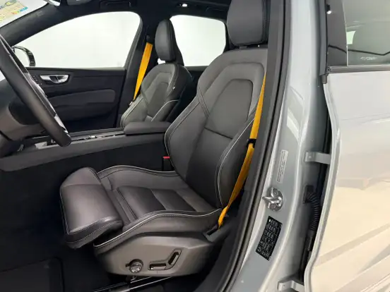 VOLVO-XC60-2025