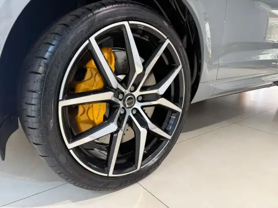 VOLVO-XC60-2025