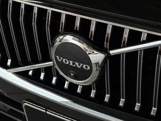 VOLVO-XC60-2021