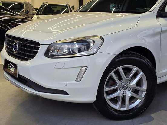VOLVO-XC60-2017