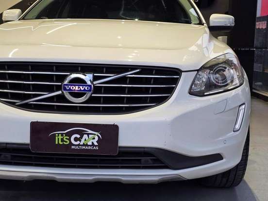 VOLVO-XC60-2017