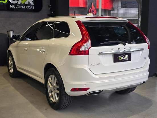 VOLVO-XC60-2017