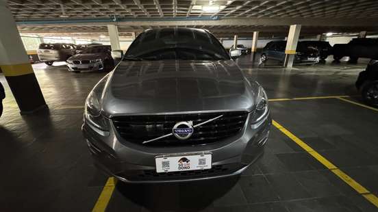 VOLVO-XC60-2017