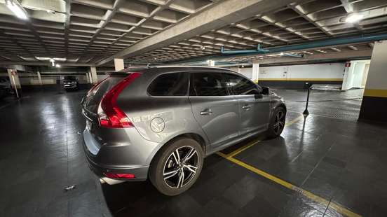 VOLVO-XC60-2017