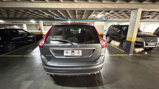 VOLVO-XC60-2017