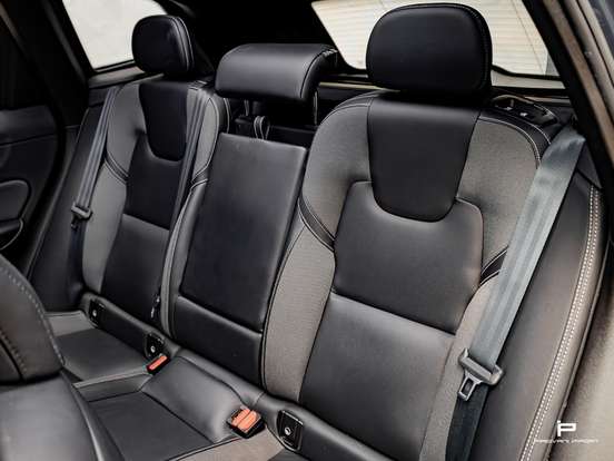 VOLVO-XC60-2021