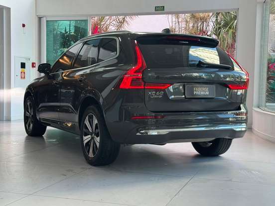 VOLVO-XC60-2024