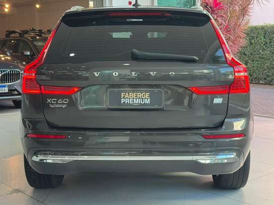 VOLVO-XC60-2024