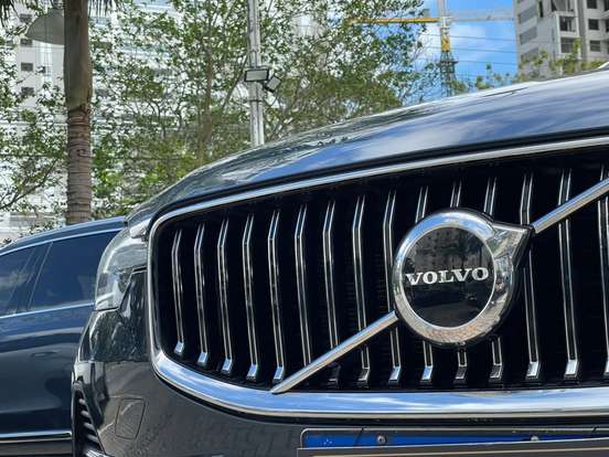 VOLVO-XC60-2023