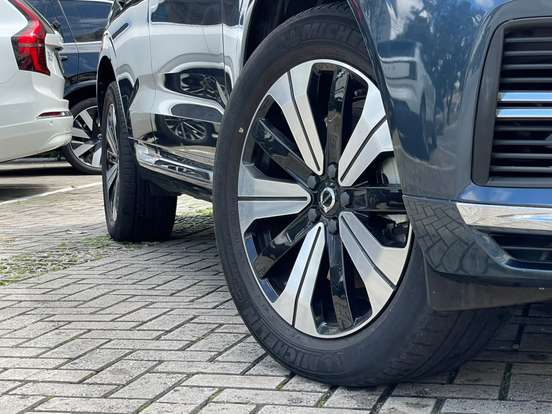 VOLVO-XC60-2023