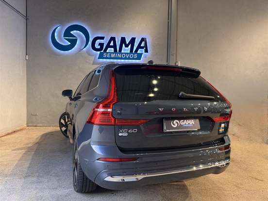 VOLVO-XC60-2023