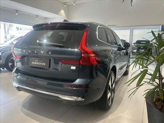 VOLVO-XC60-2024