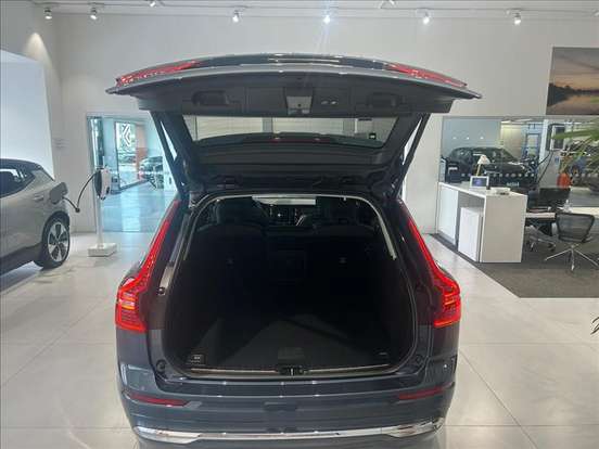 VOLVO-XC60-2024