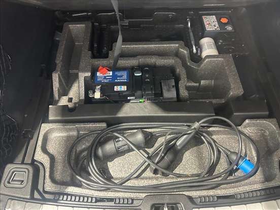 VOLVO-XC60-2024