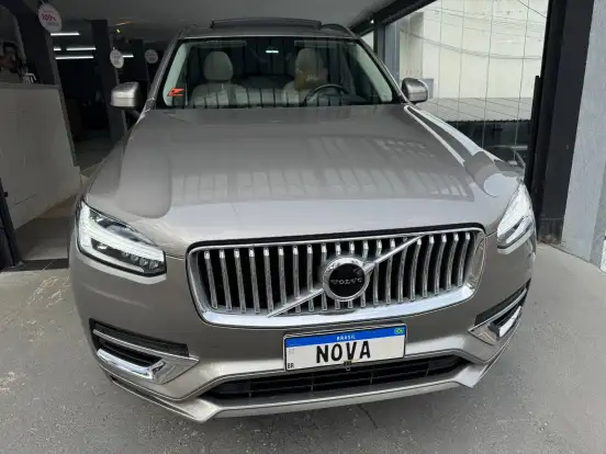 VOLVO-XC90-2021