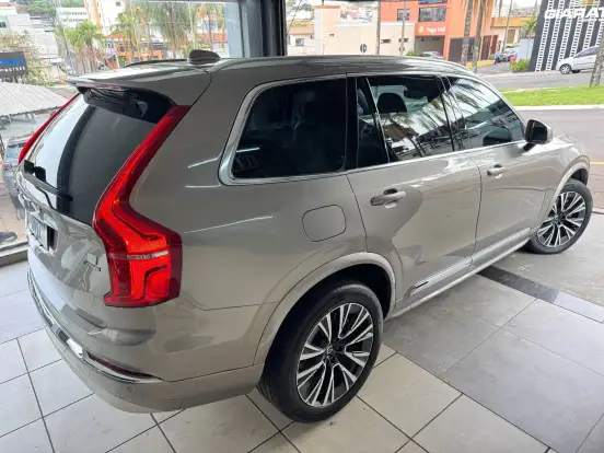 VOLVO-XC90-2021