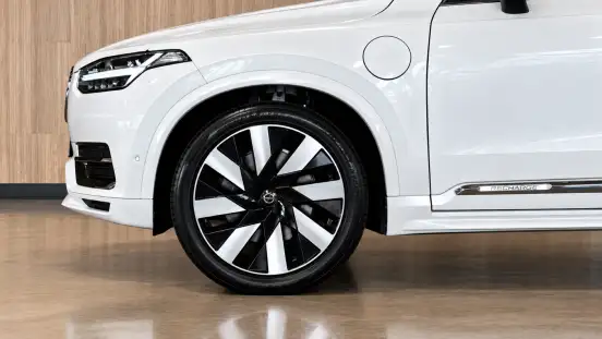 VOLVO-XC90-2023