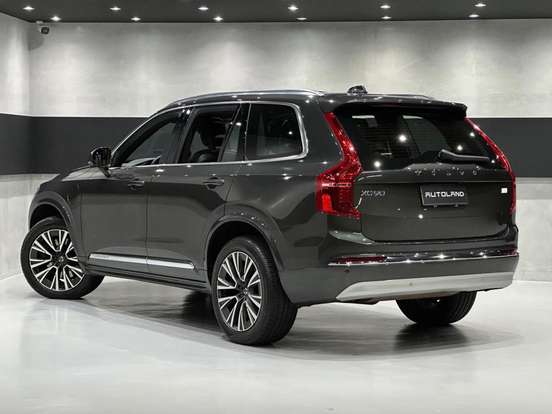 VOLVO-XC90-2021