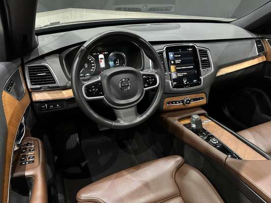 VOLVO-XC90-2021