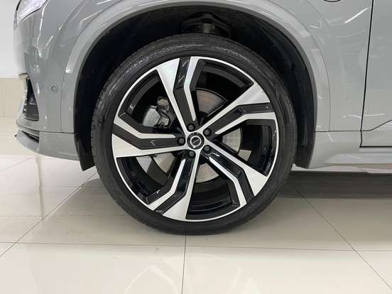 VOLVO-XC90-2024