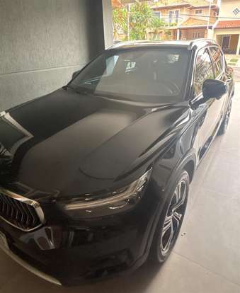VOLVO-XC40-2020