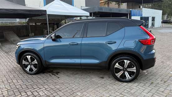 VOLVO-XC40-2022