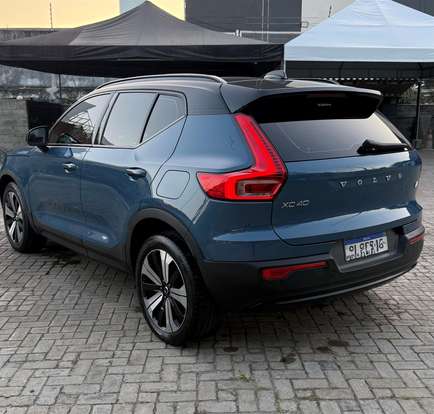 VOLVO-XC40-2022