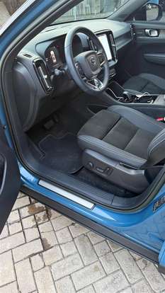 VOLVO-XC40-2022