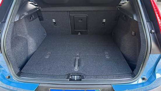VOLVO-XC40-2022